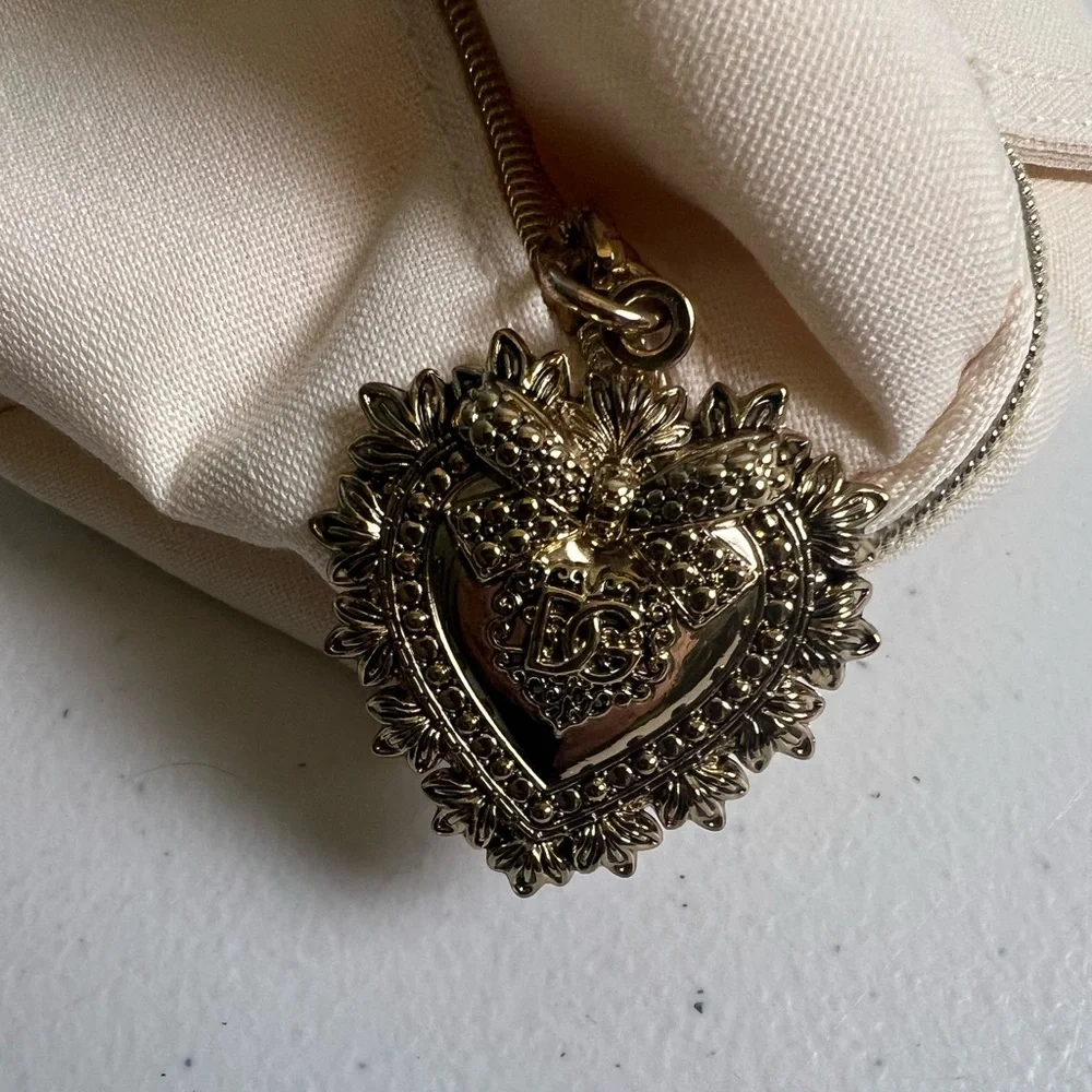 Dolce & Gabbana Cream Devotion Make up Bag  w/Gold Heart Charm on zipper handle